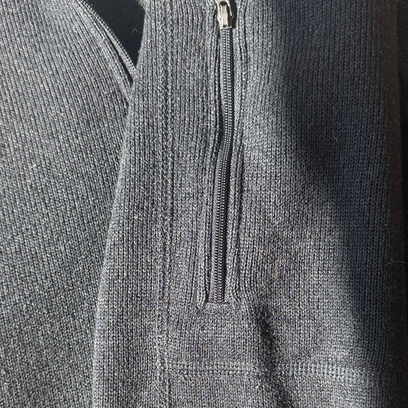 Patagonia Black Fleece Quarter-Zip Pullover - Picture 3 of 4